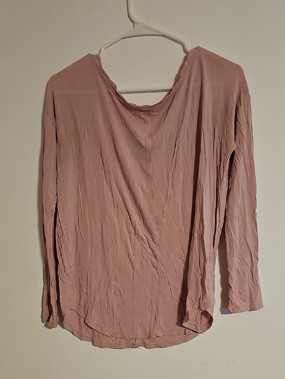 GAP Long Sleeve Scoop Neck Top in Mauve Pink